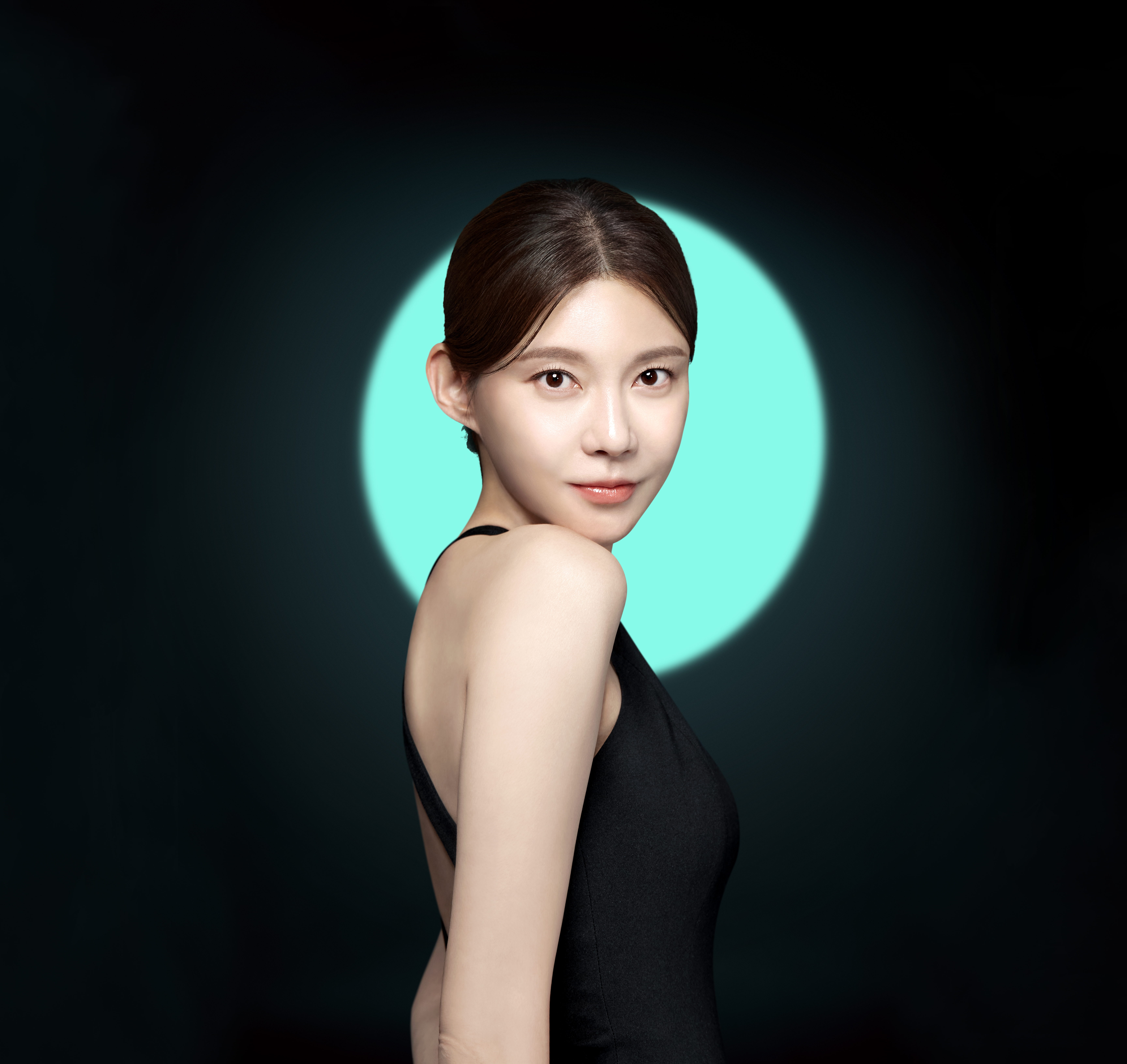 리쥬란 홍보모델과 제품 이미지